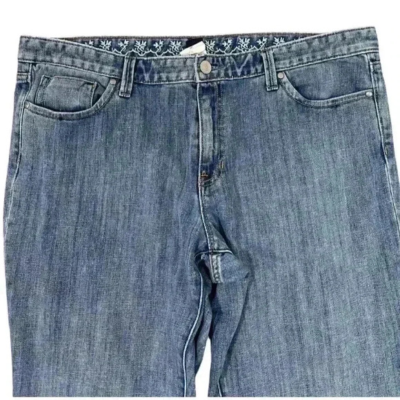 Gap Women's Light Wash Raw Hem Mid-Rise Straight Leg Jeans SIZE-18R - Picture 2 of 5